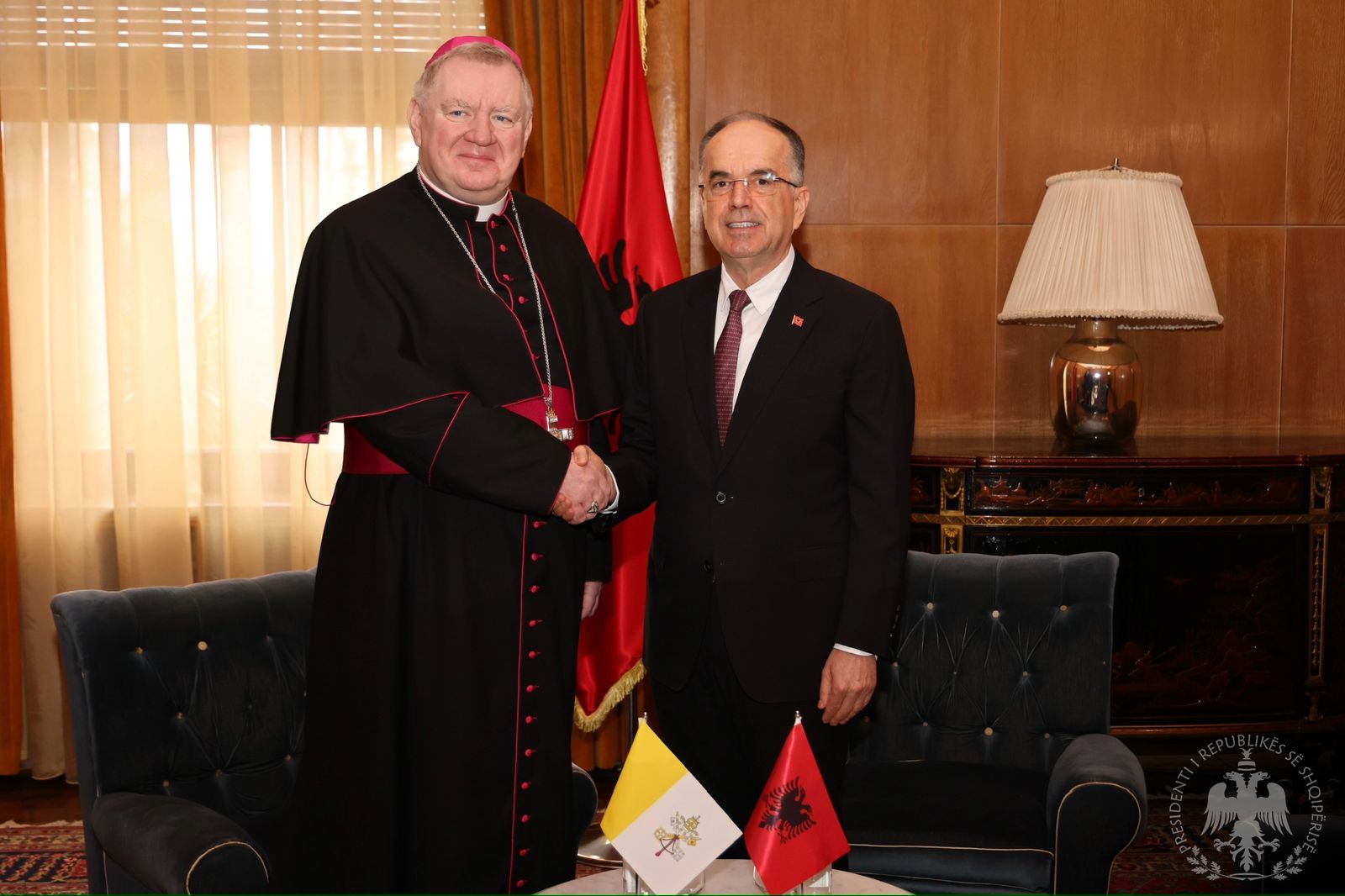 Begaj pranon Letrat Kredenciale të Nuncit të ri Apostolik në Shqipëri  Marrëdhëniet me Selinë e Shenjë  shembull dialogu