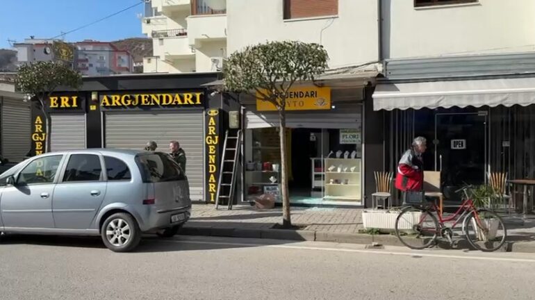 Tentohet të grabitet argjendaria në Pogradec  pronari  Më kanë vjedhur biznesin tre herë