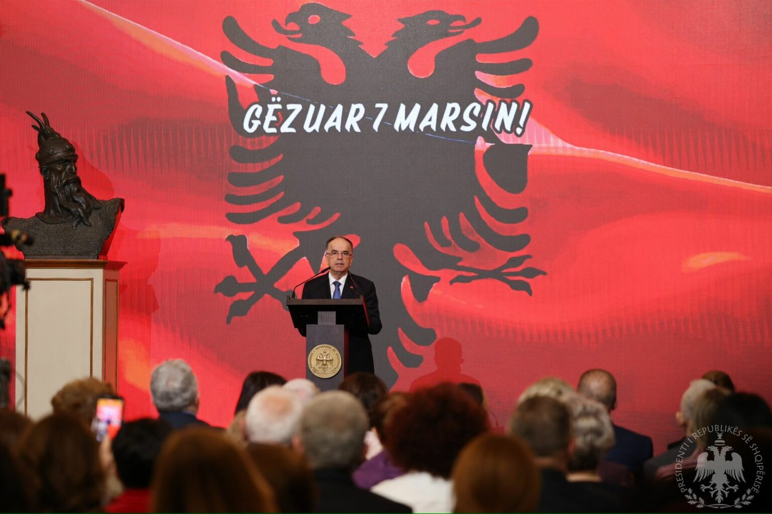 7 Marsi  Presidenti Begaj takim me mësuesit shqiptarë nga vendi dhe diaspora  Gjuha  identiteti ynë 
