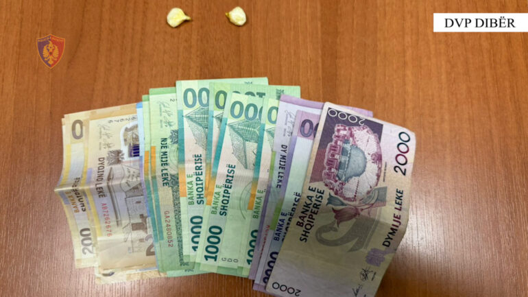 Shiste kokainë në lokalin e tij  arrestohet 20 vjeçari në Dibër