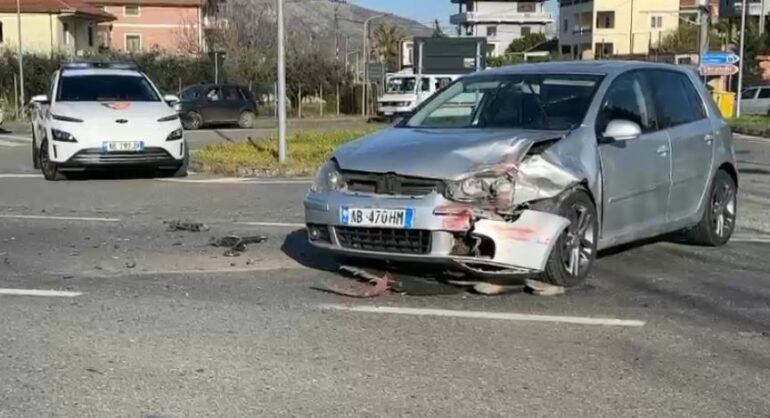 Aksident në aksin Lezhë Shkodër  përplasen dy automjete