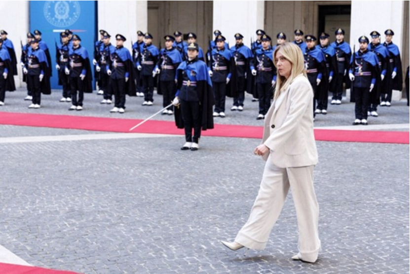 Italianët  shuplakë  Melonit  i thonë jo ndryshimeve kushtetuese në drejtësi  opozita flet për zgjedhje të parakohshme