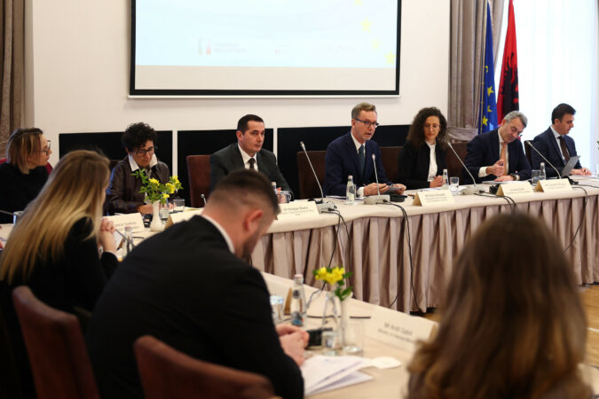 Në krah të drejtuesit të SPAK  ambasadori i BE  Gonzato  Krimi i organizuar çrrënjoset duke goditur financat e rrjeteve kriminale