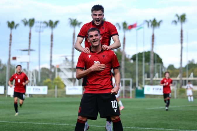 Gola dhe spektakël  Kombëtarja U 21 fiton miqësoren ndaj Uzbekistanit