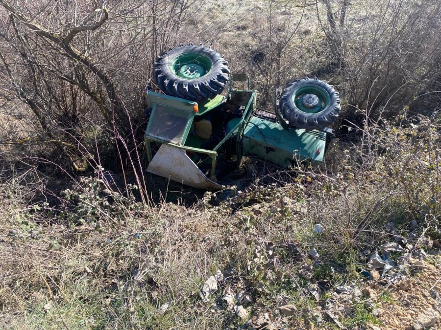 Kolonjë  Zetori del nga rruga dhe përmbyset në arë  plagoset drejtuesi