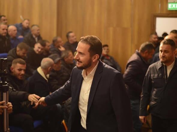  Frika nga gara nuk është lidership   Ervin Salianji reagon pas përjashtimeve në PD  Partia nuk është pronë private 