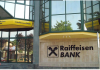 Skandal / Raiffeisen Bank zapton hapësirat publike në kundërshtim me ligjin. Qytetarët denoncojnë, IMT e gjobiti, por banka refuzoi të paguante
