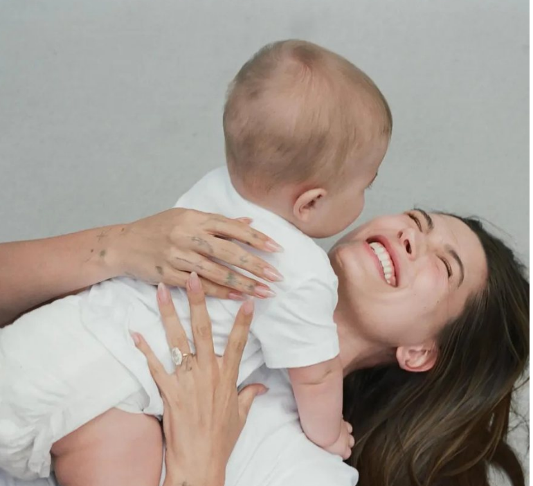  Nuk e prisja të bëhesha nënë   Hailey Bieber tregon arsyen që duhet ta dijë çdo grua