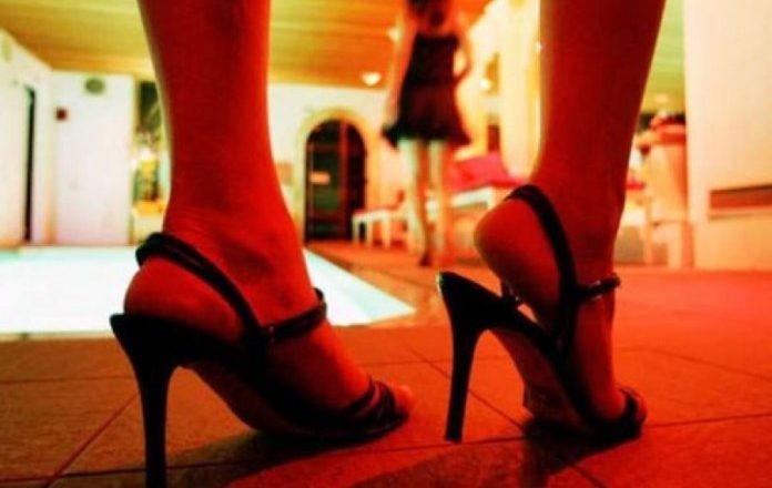  Ilegal chat    Klientët  i gjenin online  ushtronin prostitucion në Tiranë  arrestohen dy vietnamezet
