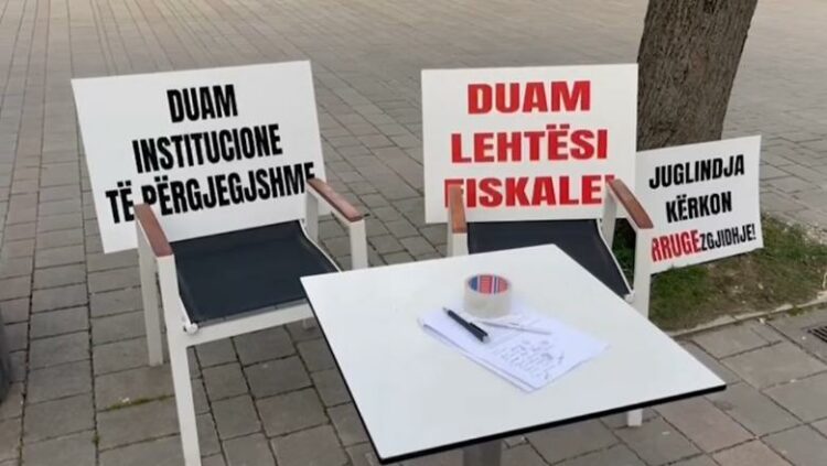 Shembja e rrugës Librazhd Përrenjas  dhjetëra qytetarë të Korçës në protestë  Po na shkatërrohet biznesi  shteti të japë zgjidhje