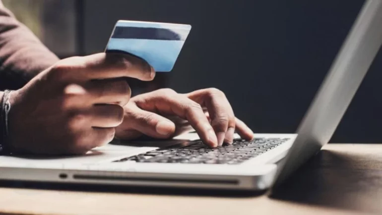 Mesazhe mashtruese në emër të postës u drejtohen qytetarëve  Policia ngre alarmin  Ja si të ruani të dhënat tuaja