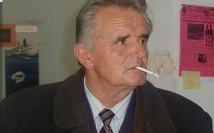 Flet Thanas Dino  Si e kam njohur poetin Maliq Lila  që para se të këndonin të tjerët tekstet e tij i këndonte nën zë vet   