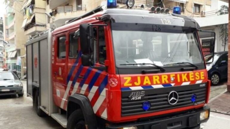 Përfshihet nga flakët kati i 5 i një pallati në Tiranë  detajet e para