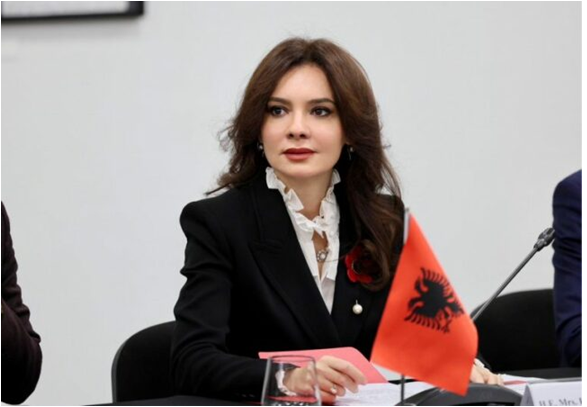 Spiropali  Felaj mesazhe me kode pas përplasjeve në grup  ja intrigat