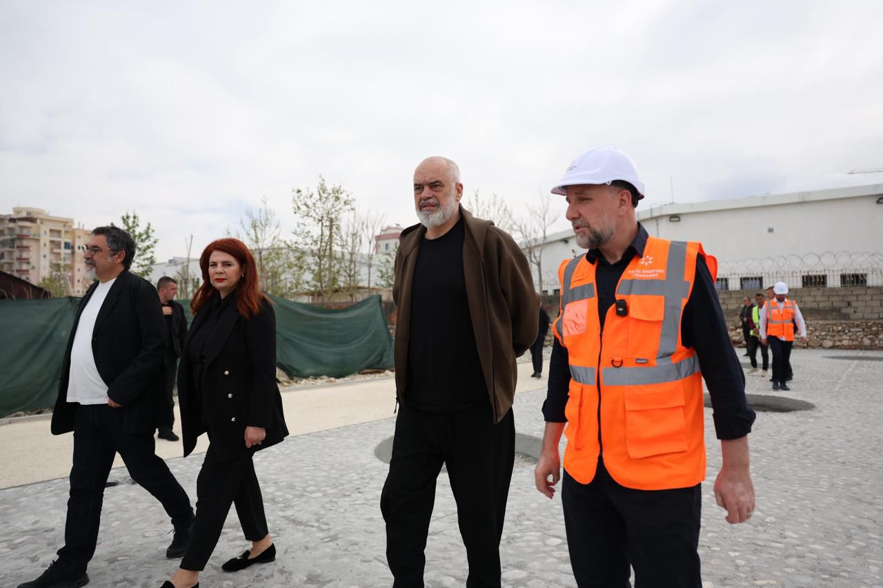 Kryeministri Edi Rama në Vlorë  inspekton punimet në  Lungomare 4   Sot edhe Asambleja e PS