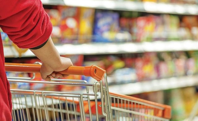 Marsi i shtrenjtë  çmimet e perimeve në stratosferë  Domatet 29  më shumë se në shkurt  karburanti u rrit deri në 16 