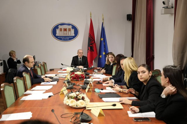 Mesazhi për shqiptarët në Maqedoninë e Veriut  opozita kërkon seancë urgjente me ministrin Hoxha në Komisionin e Jashtëm