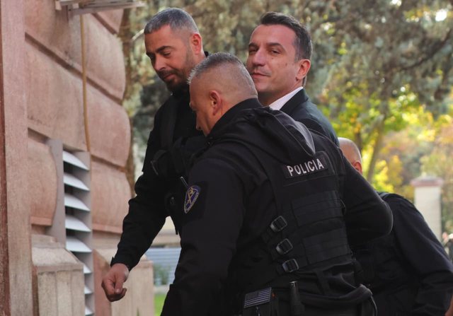 Gjyqi për Veliajn  GJKKO i rrëzon kërkesën për transmetim live të seancës  Kryebashkiaku nuk shkon  Përfaqësohem nga avokati