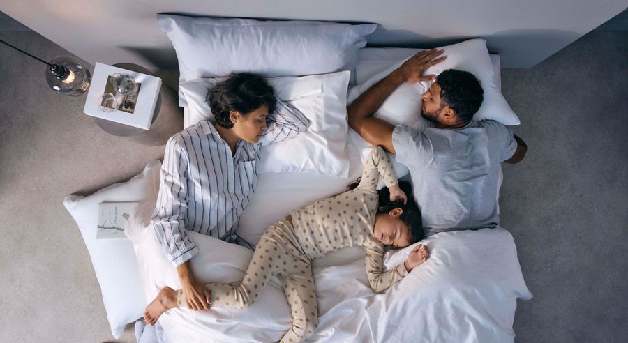 I lejon apo i ndalon fëmijët të flenë në një krevat me ty  Duhet të dish këto efekte më parë