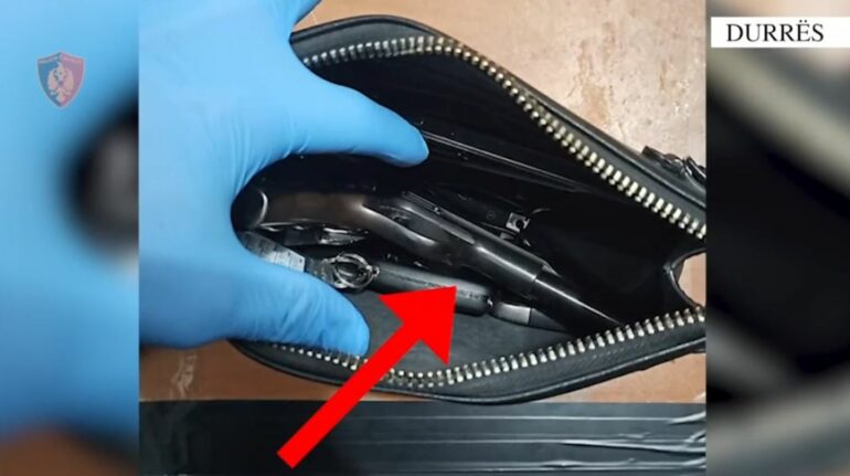 Me armë dhe municion luftarak me vete  arrestohet 32 vjeçari në Durrës