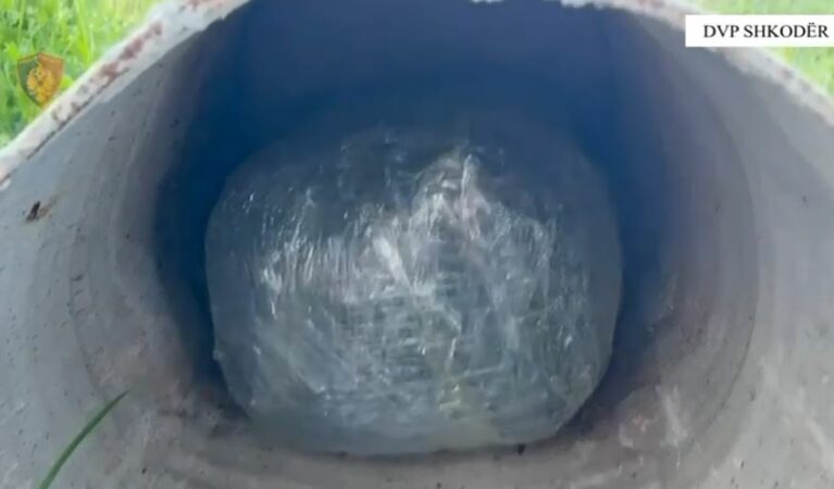 Drogë  automjet dhe motorbarka që përdoreshin për trafikun e lëndës narkotike  arrestohet 41 vjeçari në Shkodër