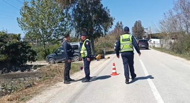 Aksident tragjik pranë Fierit  Tentoi të parakalonte makinën  ndërron jetë drejtuesi i motoçikletës  EMRI 