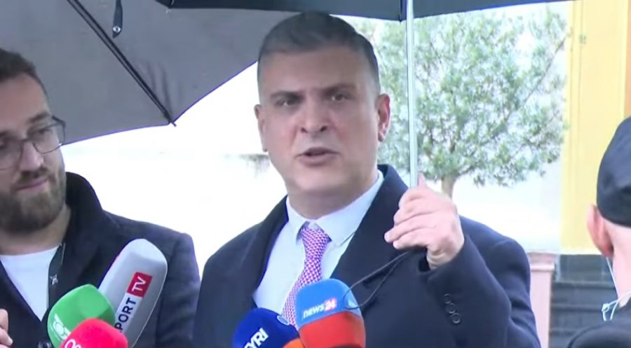 Tensionet në seancë  Blushi  Kuvendi  rrobaqepësi për klientët e Ramës dhe arenë dhune 