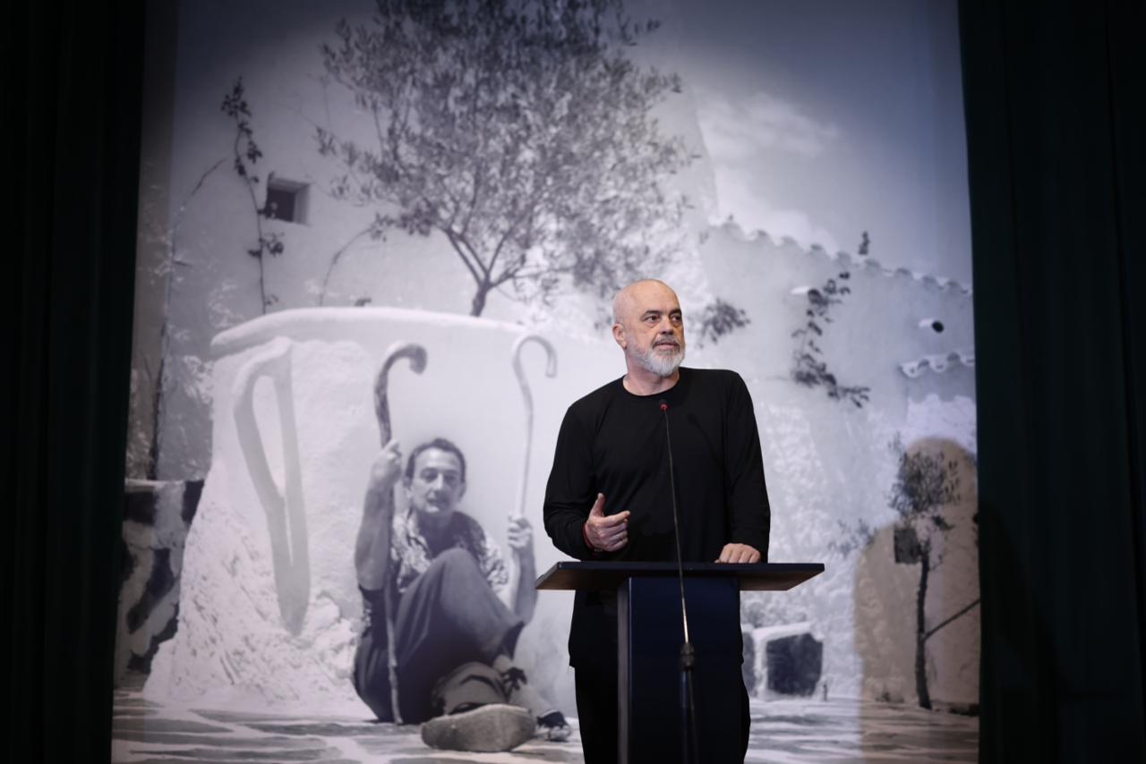 Vepra të Salvador Dalí prezantohen në Tiranë në një ekspozitë të veçantë në COD