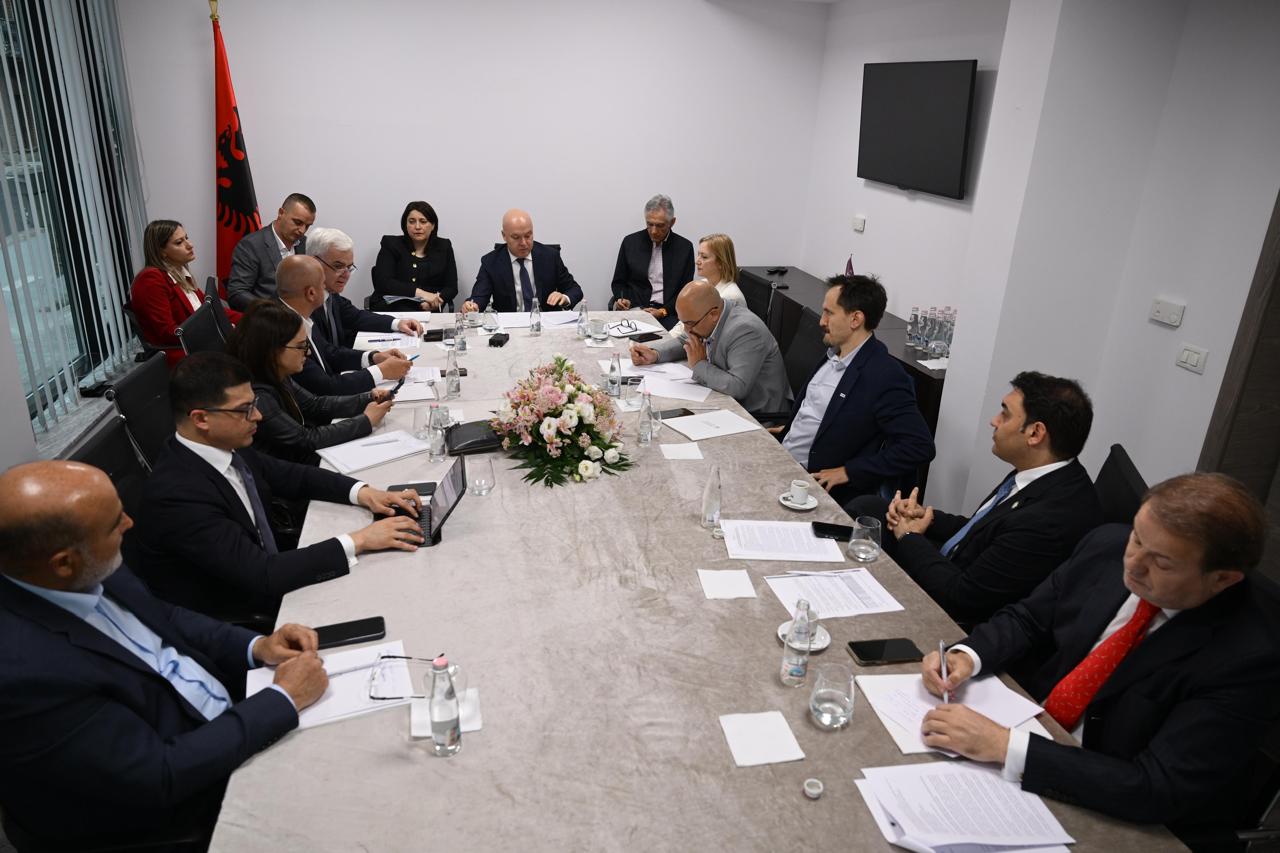 AKEP takime me dy komisionet parlamentare  në fokus mbikëqyrja dhe zhvillimi i sektorit të komunikimeve