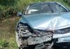 E frikshme në Lushnjë-Berat/ “Fordi” përplas shtyllën e tensionit të lartë dhe përfundon në kanal vaditës, dy të plagosur