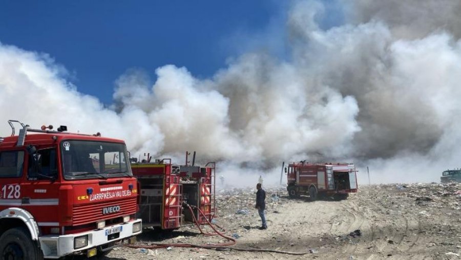Zjarri përfshin vend depozitimin e mbetjeve në landfillin e Bushatit