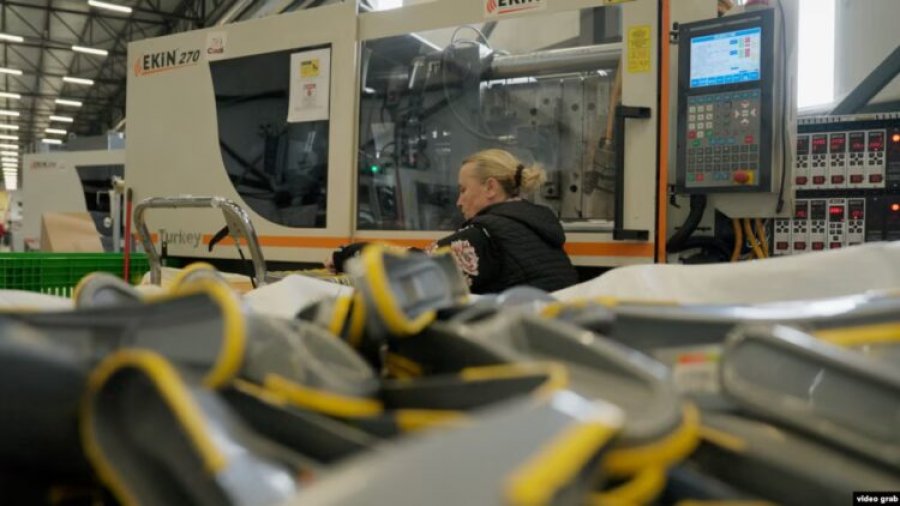  100  shtrenjtim   Nafta godet rëndë bizneset në Kosovë