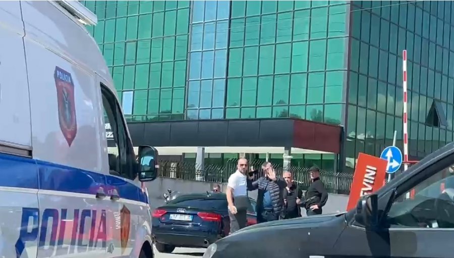 Alarm për bombë në një tjetër qendër tregtare në Tiranë  evakuohen punonjësit e qytetarët