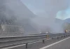 Makina merr flakë mes autostradës Kukës-Tiranë, bllokohet një korsi lëvizëse