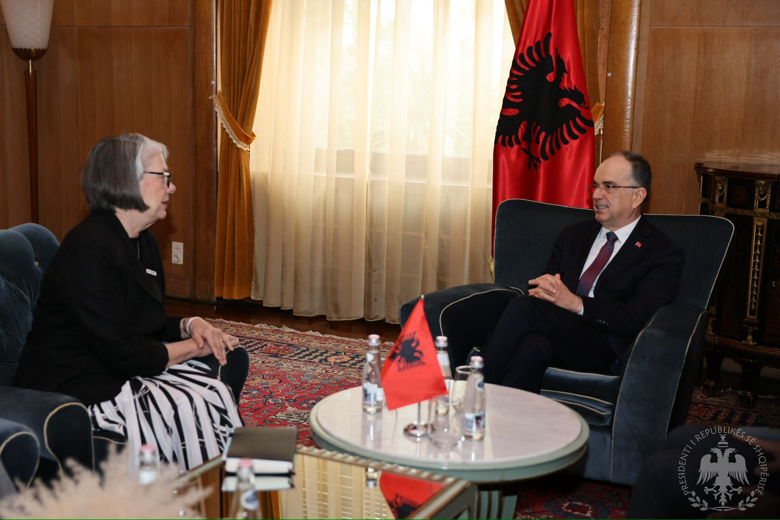 Presidenti Begaj  priti sot znj  Kate Forbes  Presidente e Federatës Ndërkombëtare të Kryqit të Kuq