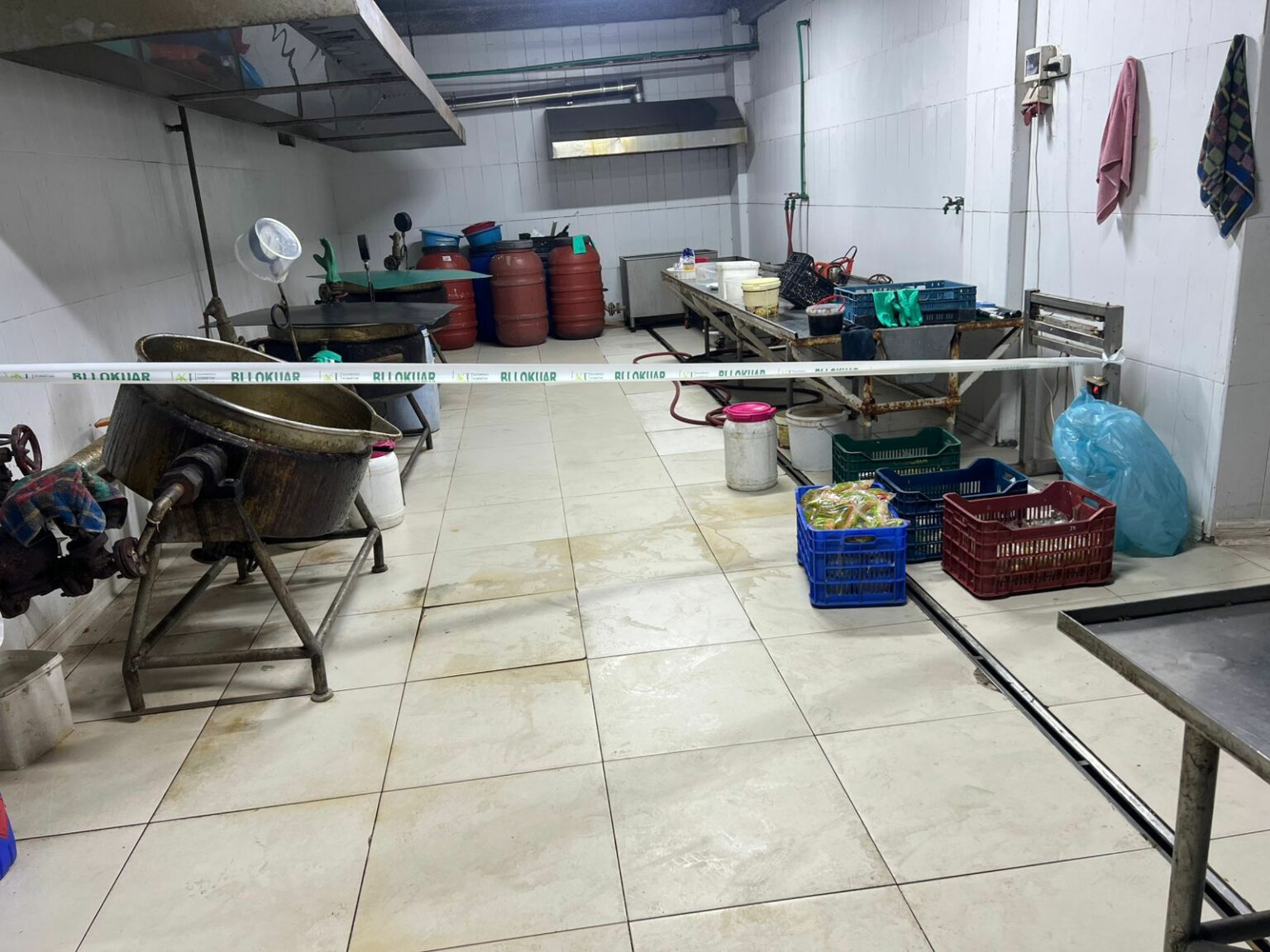 Shkelje të higjienës  AKU bllokon mbi 110 ton fruta perime të subjektit  Elidon Bala  në Shkodër  i ndërpret aktivitetin