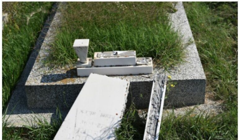 E pazakontë në Lushnje  Gjendet i hapur një varr  Ja dyshimet