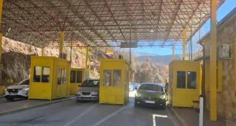 Pashkët kthejnë emigrantët  Fluks i lartë lëvizjesh në Kapshticë  mbi 7 mijë shtetas hyjnë në territorin shqiptar në 24 orët e fundit