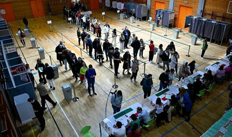 Zgjedhjet në Hungari  Pjesëmarrje rekord në votime  nis festa techno para Parlamentit në Budapest