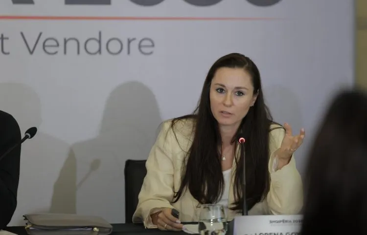 Lorena Goxhobelli e Kadastrës drejt arrestimit  Tre dorëheqje të refuzuara dhe hetimet e SPAK ut për korrupsionin në kupolën e hipotekës