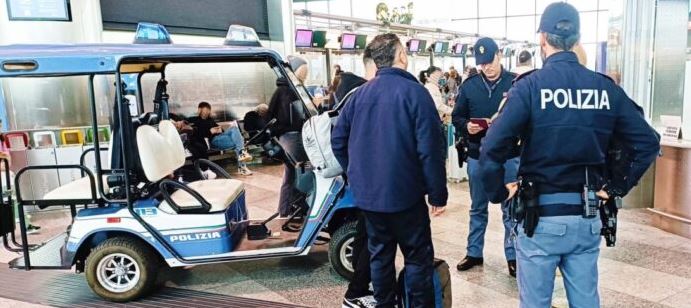 Në kërkim për vrasje në tentativë  shqiptari arrestohet në aeroportin italian  I riu akuzohet dhe për 