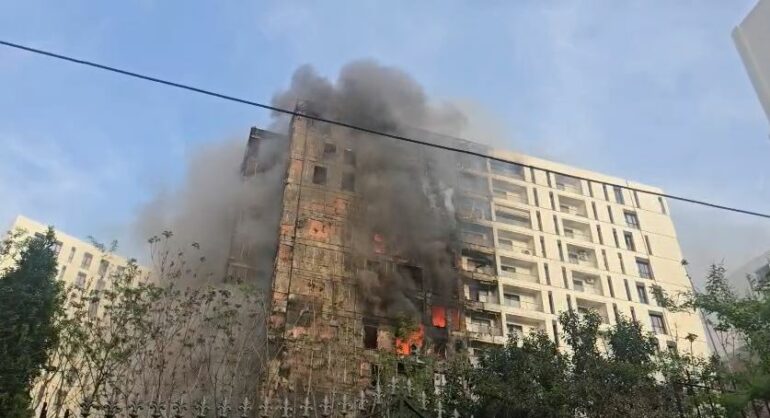 Zjarri te pallati pranë farmacisë nr 10  Gjykata liron 4 të arrestuarit