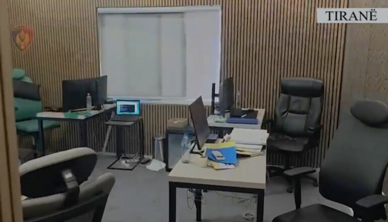 Mashtronin shtetas të huaj për të investuar në bursa fiktive  Zbulohet tjetër Call Center në Tiranë  në pranga 2 administratorët  12 nën hetim  EMRAT 