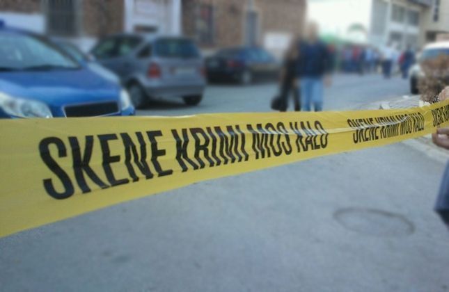 Detaje nga ngjarja e rëndë dje në Vlorë  63 vjeçari shkoi të sqarojë sherrin e të birit  por goditet me shkelma për vdekje nga autori