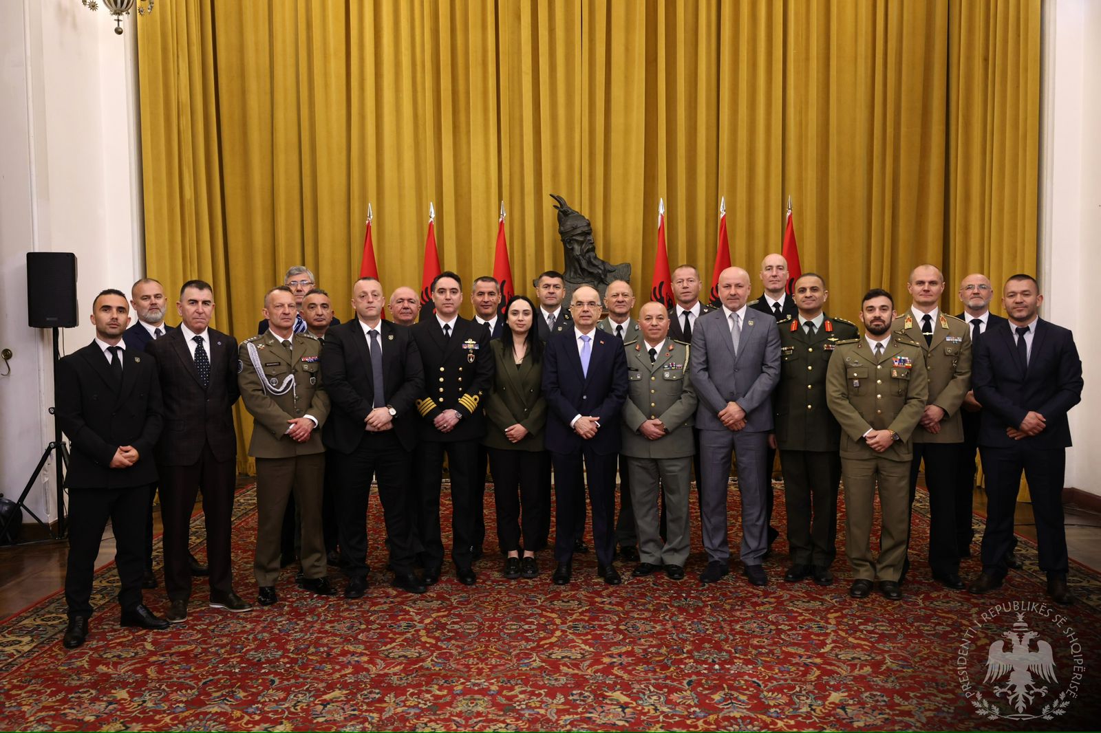 Presidenti Begaj  priti sot në një takim Kursin e Lartë për Sigurinë dhe Mbrojtjen