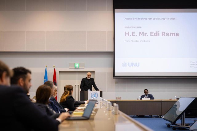 Rama leksion të posaçëm në Universitetin e Kombeve të Bashkuara në Tokio  batuta me studentët  E premtja   e rrezikshme  për fjalime