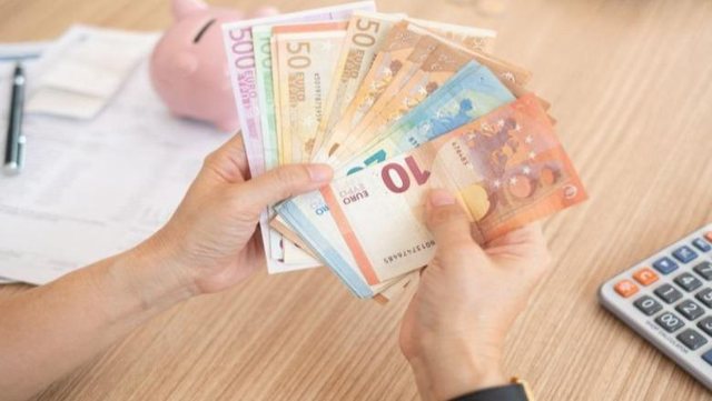 Monedha evropiane e mbyll javën me tjetër rekord negativ  1 euro po këmbehet me 95 4 lekë