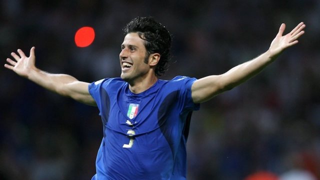 Po shkëlqen në stolin e ekipit të Serisë A  të gjithë të çmendur pas kampionit të botës me Italinë