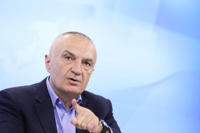 Për pazarxhiun  që nuk ka det që e lan dhe as Haga që e amniston 