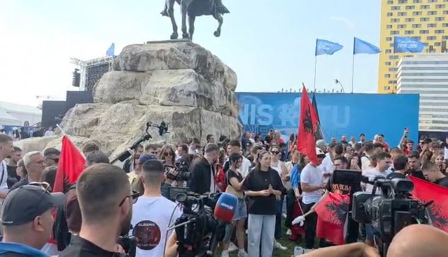 Protesta në Tiranë për Gjuhën Shqipe  Nis organizimi në mbështetje të studentëve shqiptarë në RMV
